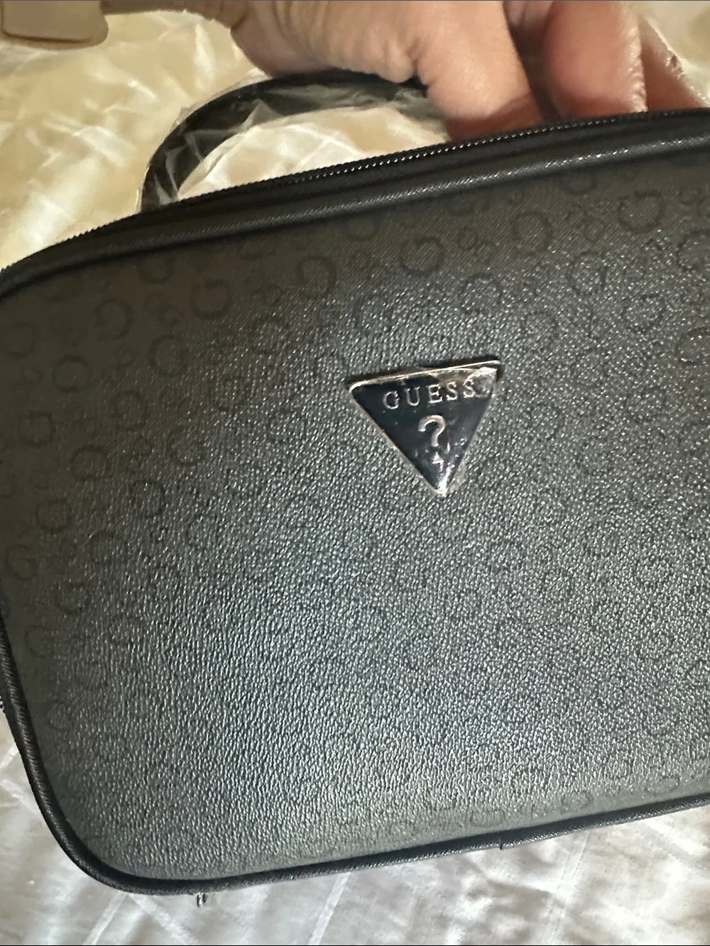 NWT GUESS Gray Signature Logo Cosmetic/Travel Case